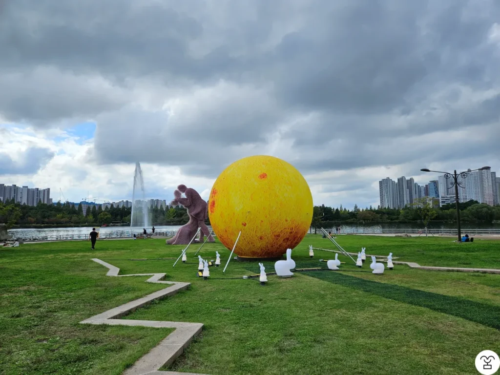 Bulan purnama di Alun-alun Hanul