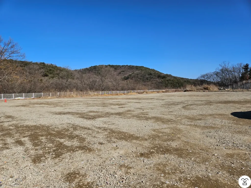 Tempat Parkir Loket Taman Ekologi Perdamaian Aegibong