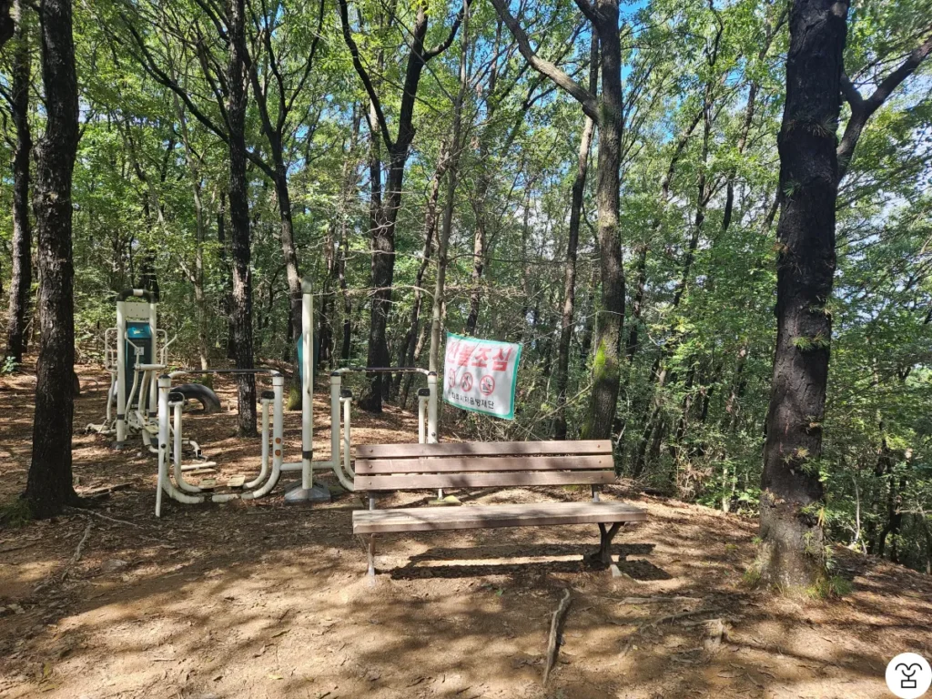 Jika naik melalui jalur tengah sampai ke sini, tanjakan curam sudah berakhir.